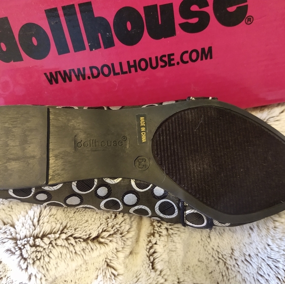 Dollhouse Pointy Toe Flats - Picture 5 of 6